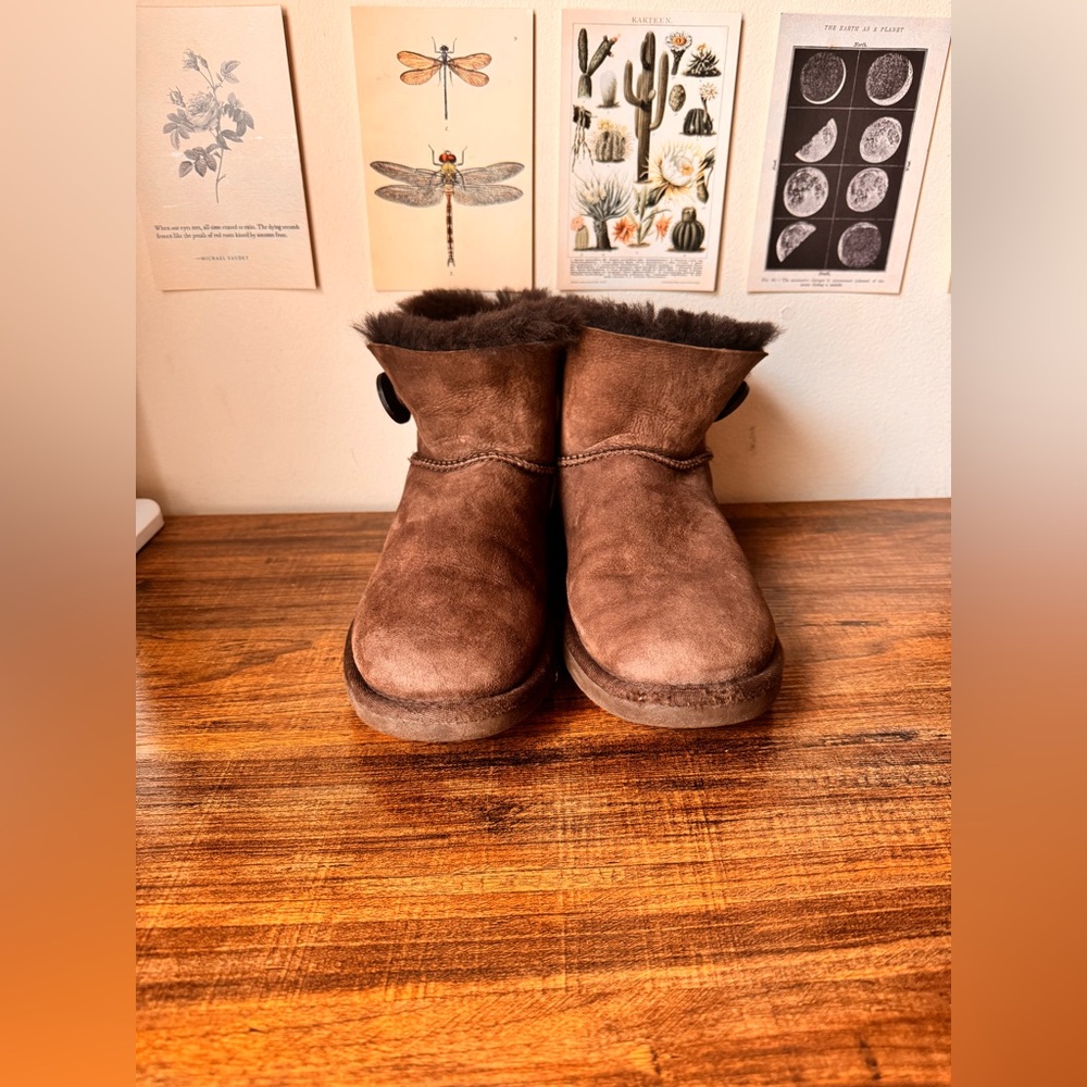 Ugg Mini Bailey Button Brown Size 6 - image 2